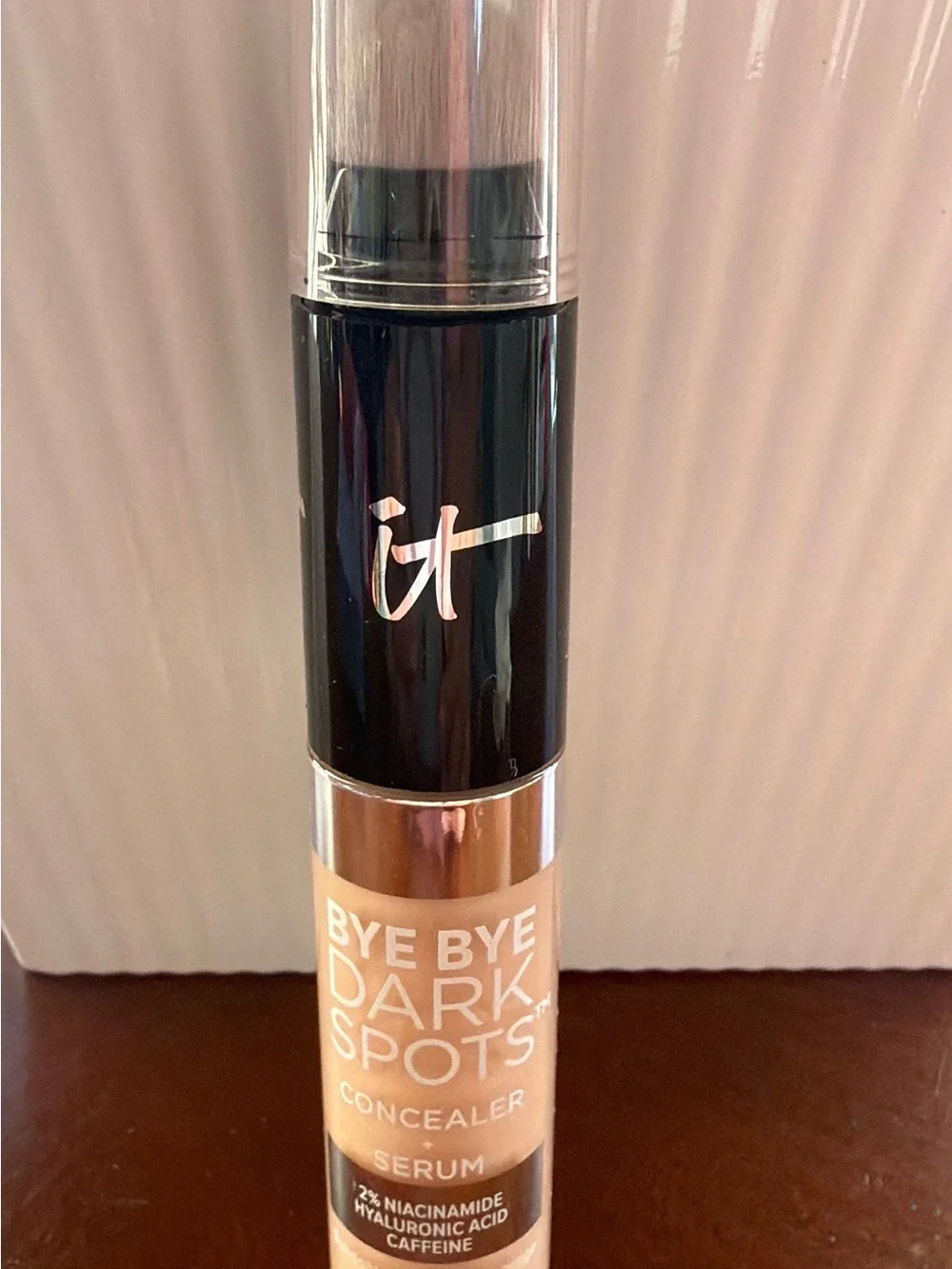 it cosmetics Bye Bye Dark Spots Concealer + Serum — Peach-Beige Shade